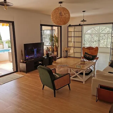 Lina - Andalusian 3-bedroom With Pool & Ocean View Málaga